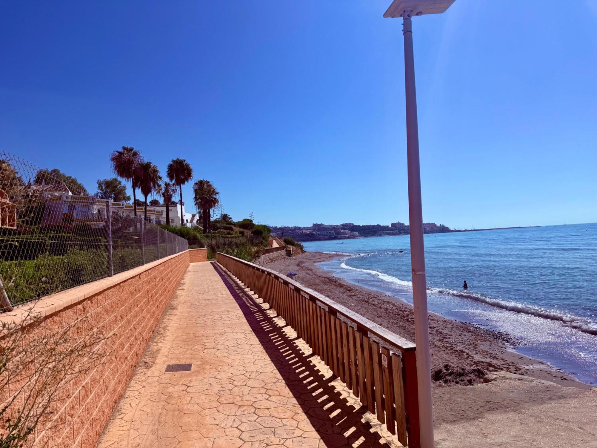 Appartement Coastal Apartment-sleeps 5 Pool Garden Acon Freep