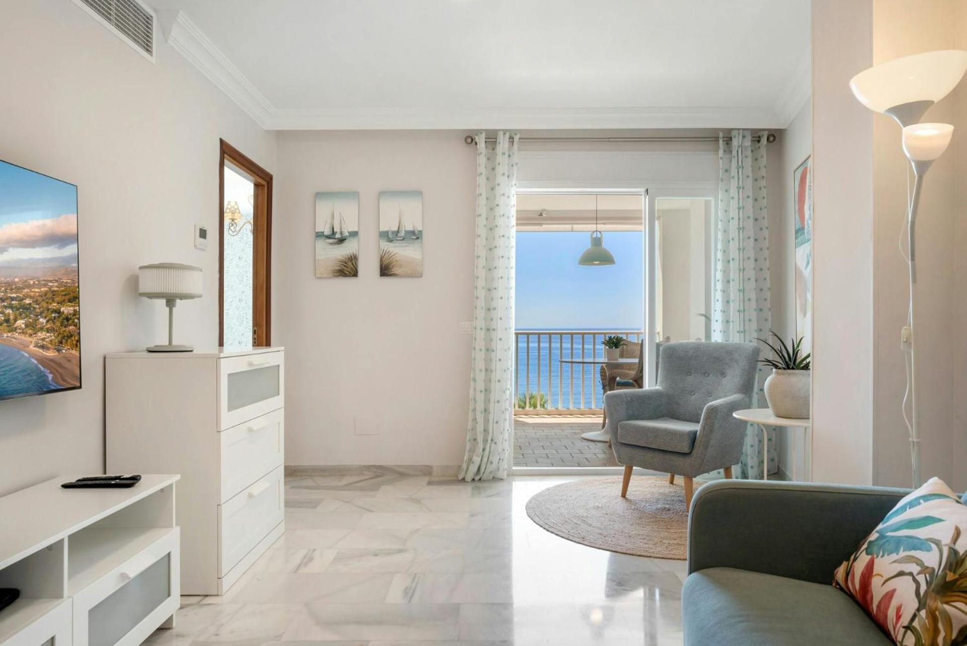 Apartment Bonito Piso En Primera Linea De Playa En Estepona