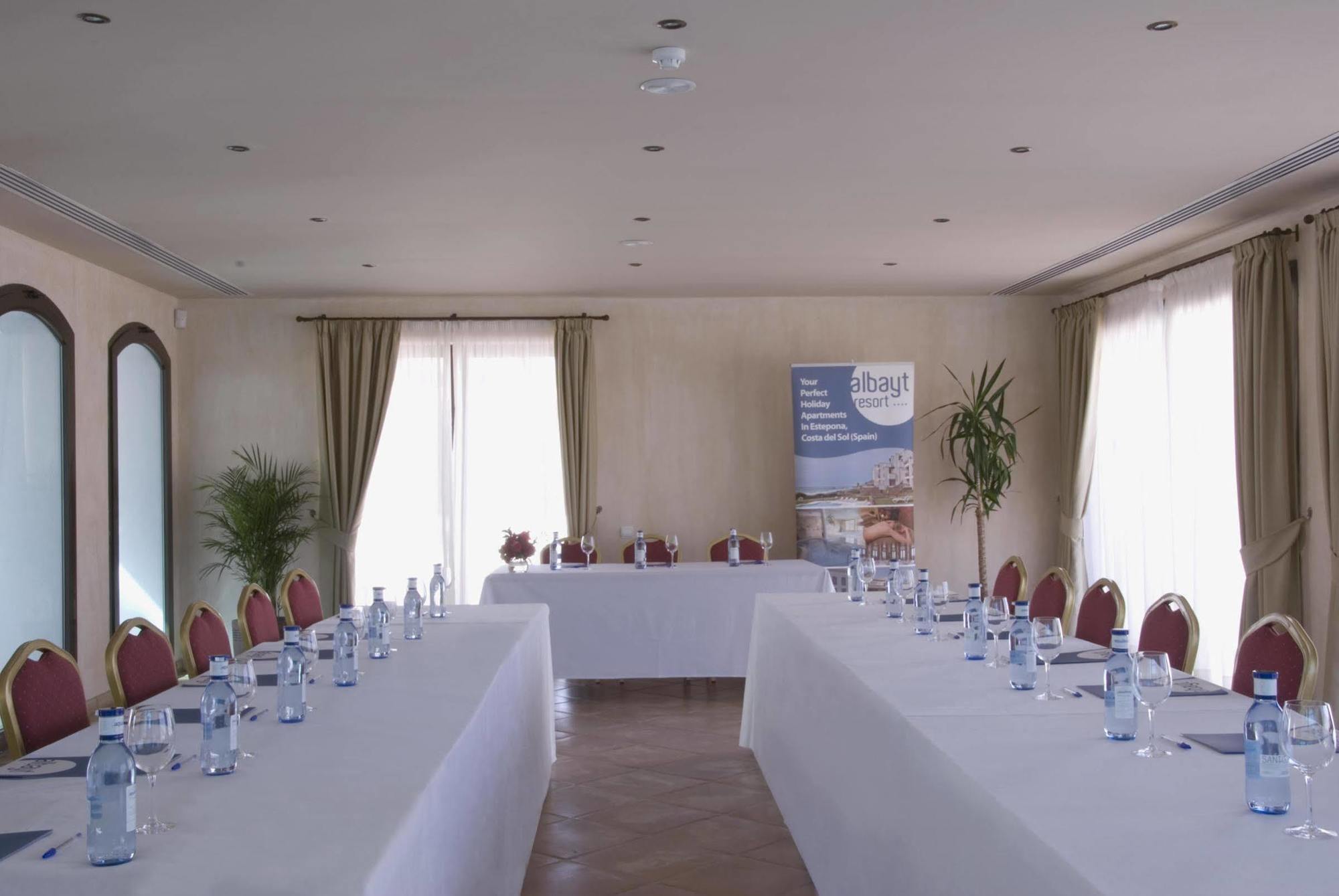 Aparthotel Albayt & 3*