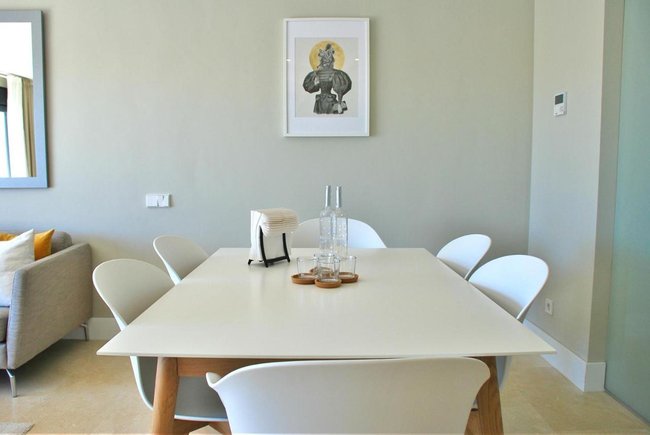 Luxurious In Beautiful Settings Apartment