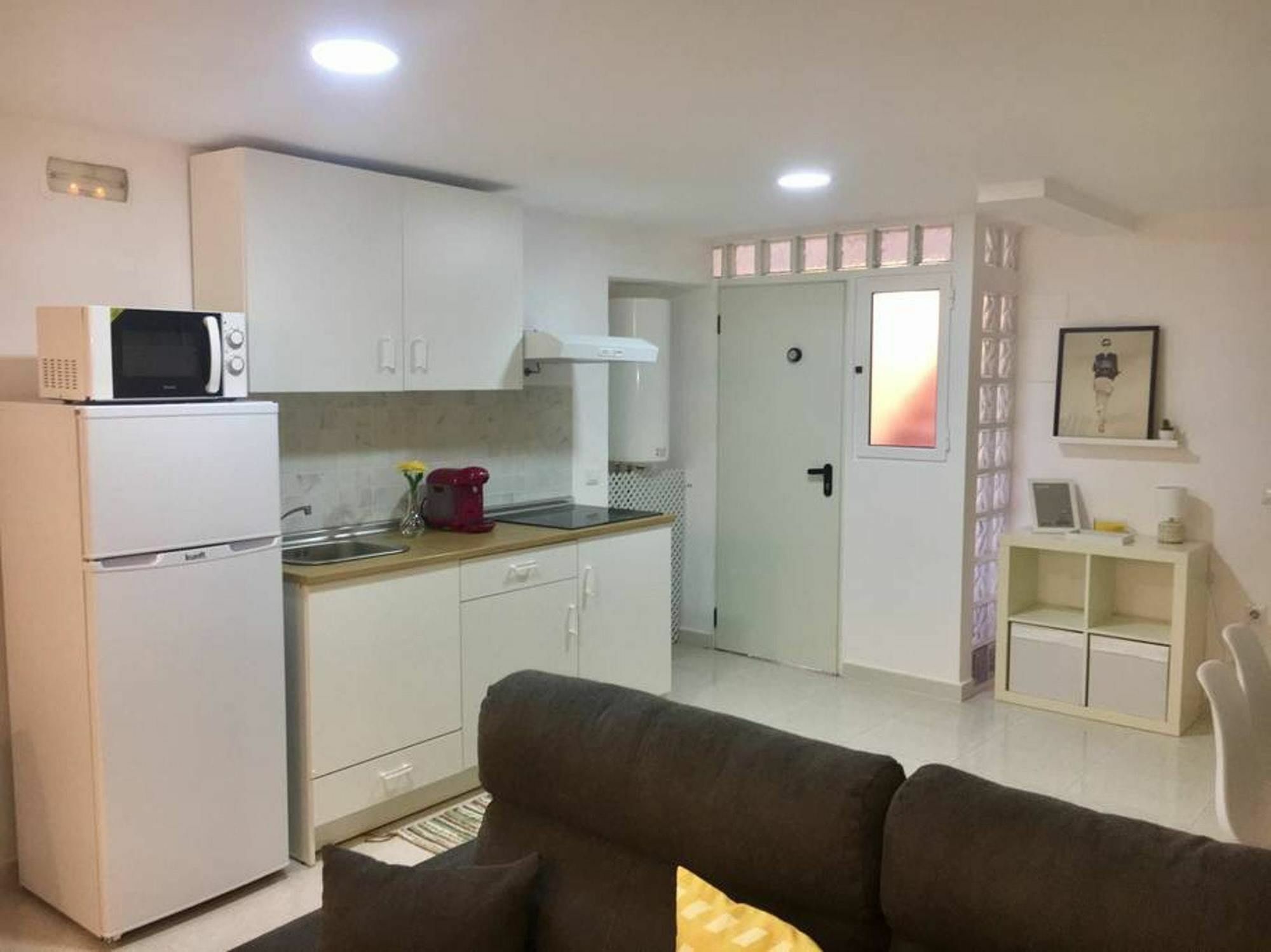 With One Bedroom In Estepona, With Pool Access And Furnished Appartement Estepona
