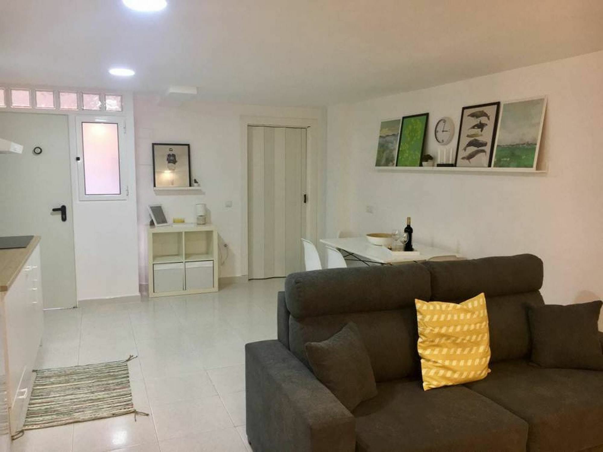 With One Bedroom In Estepona, With Pool Access And Furnished Appartement Estepona