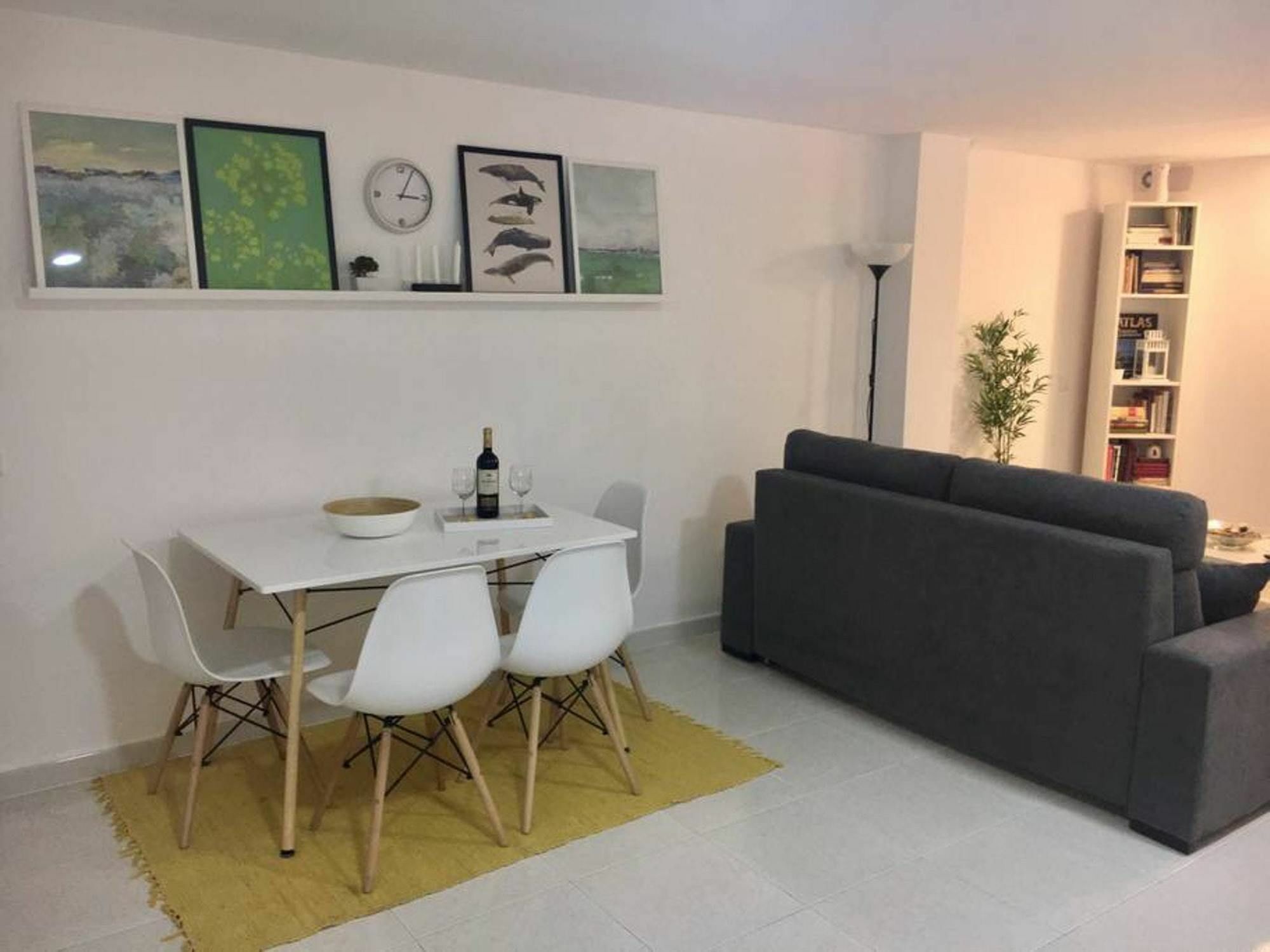With One Bedroom In Estepona, With Pool Access And Furnished Appartement *