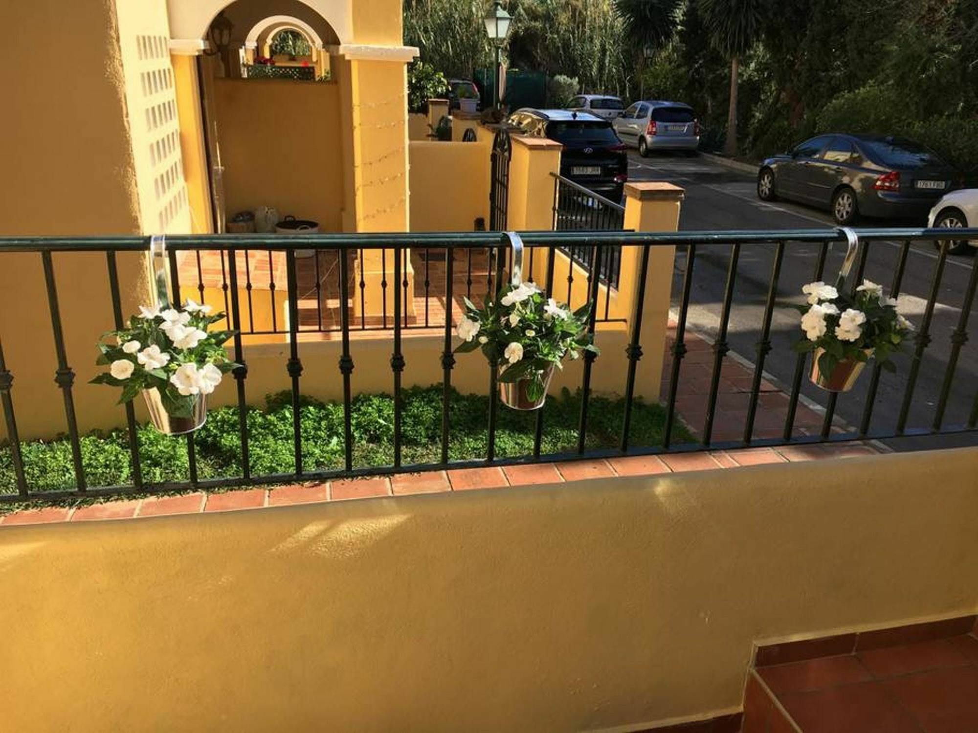 With One Bedroom In Estepona, With Pool Access And Furnished Appartement