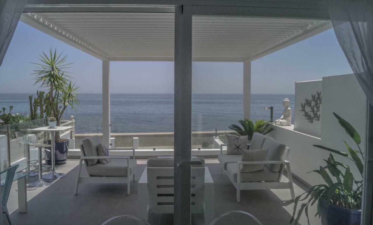 Beach-front Bahia Dorada Estepona