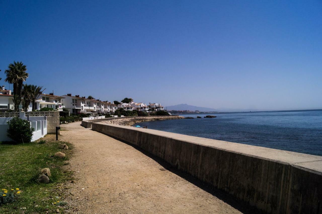Beach-front Bahia Dorada Estepona
