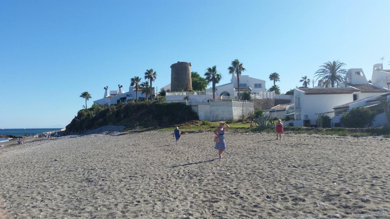 Beach-front Bahia Dorada Vakantiehuis Estepona