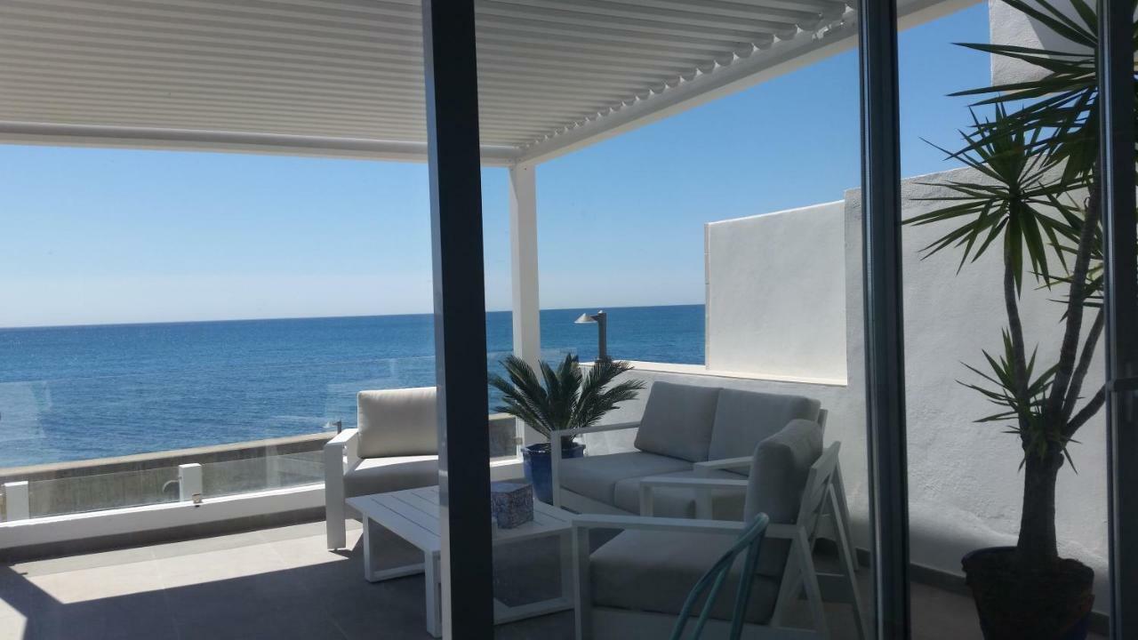 Beach-front Bahia Dorada Vakantiehuis Estepona