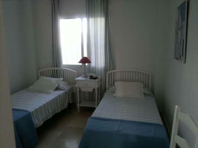 Urb. Pelikan Park Calle Sabinillas Nº 3 *