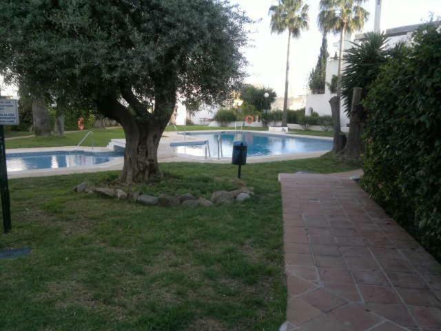 Urb. Pelikan Park Calle Sabinillas Nº 3 *