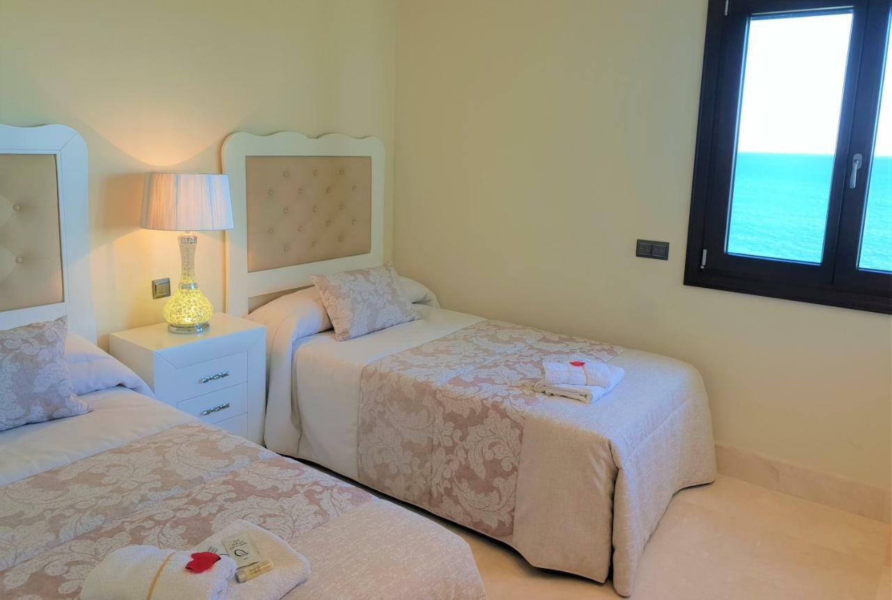 Apartment Luxury Frontal To The Sea In Doncella Estepona