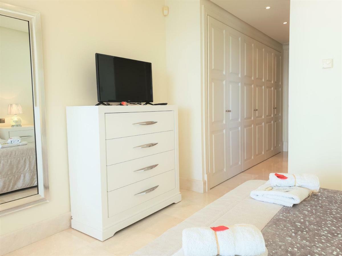 Apartment Luxury Frontal To The Sea In Doncella Estepona