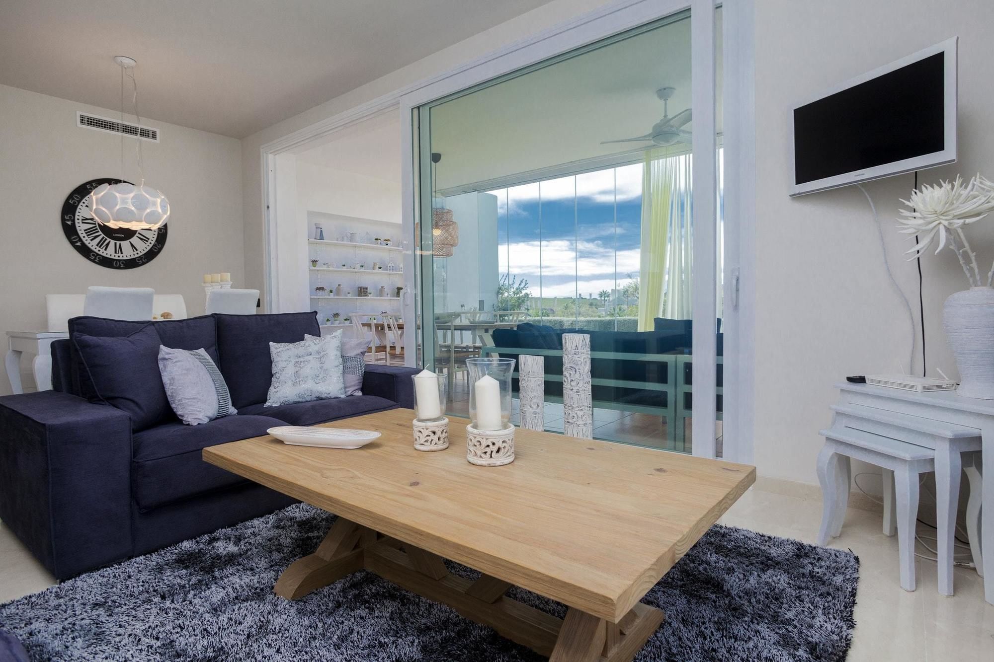 With 3 Bedrooms In Estepona, With Wonderful Mountain View, P Apartment