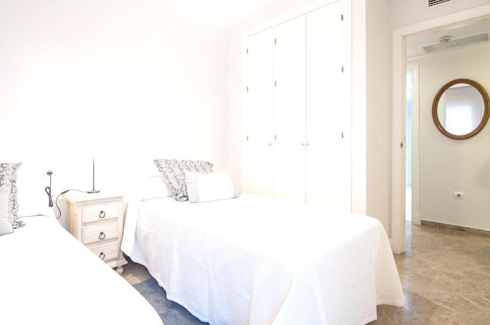 Appartement With 2 Bedrooms In Estepona, With Wonderful Sea View, Pool A Estepona