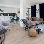 2313-Amazing New Luxury Apartment With Three Bedrooms
