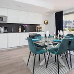 2313-Amazing New Luxury Apartment With Three Bedrooms
