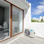 Modern House Only A 3 Minute Walk To The Beach.