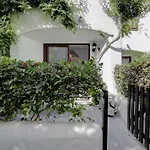 Modern House Only A 3 Minute Walk To The Beach.