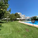Apartamento En Urbanizacion Parque Antena, Estepona, Totalmente Renovado