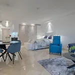 Studio Private Wing Estepona