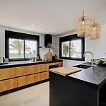Renovated Townhouse San Roque 85