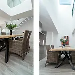 Lmt46 - Modern Style Spacious Townhouse