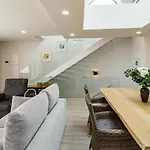 Lmt46 - Modern Style Spacious Townhouse