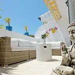 Enjoy El Presidente Penthouse