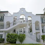 Enjoy El Presidente Penthouse