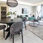 Inf42M- Modern City Apartment, Families Only