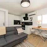 Apartamento 2 Dormitorios Cerca De La Playa En Casco Historico