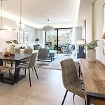 Inf33K- Stunning City Apartment Close To Beaches
