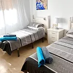 Front Line Beach Apartment, Close To Everything..