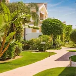 Cozy Apartment In Estepona With Kitchenette