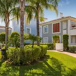 Stunning Apartment In Estepona With Kitchenette
