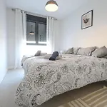 Modern 3 Bedroom Apartment