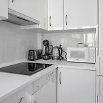 Estepona Plein Centre - Bel Appartement Andalou