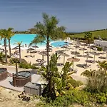 2152-Modern Apt With Private Beach