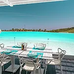 2152-Modern Apt With Private Beach