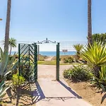 Luxuary Beachside 3Br Apartment !