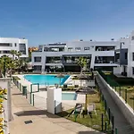 Modern & Brilliant 2 Bedroom Vanian Gardens Rdr283