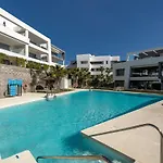 Modern & Brilliant 2 Bedroom Vanian Gardens Rdr283