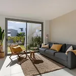 Modern & Brilliant 2 Bedroom Vanian Gardens Rdr283