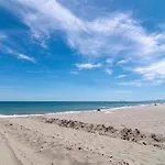 Awesome 3 Bedroom Apt Metres From The Beach Rdr289