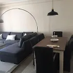 Een Ruim Zonnig Appartement Met Groot Terras In Een Mooi Complex, Op 15\' Te Voet Van Het Strand; Op 10\' Van Estepona En Van Puerto Banus.