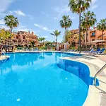Deluxe Relax Apartment With Pool
