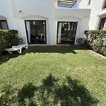 Estepona - Playa - 2 Dormitorios Con Amplio Jardin Privado Pa24