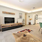 Estepona Centre Luxury Apartment Hada