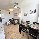 Penthouse Mit Private Dachterrasse Und Blick Auf Das Meer, Berge ,Hafen