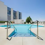 Stylish 3 Bedroom Le Mirage Close To Beach Rdr317